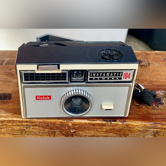 Vintage Kodak Instamatic 104 26mm Film Camera - Picture 2 of 16